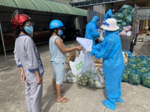 Công ty CP Doanh nhân Tây Ninh: Bán hàng lưu động bình ổn giá hỗ trợ người dân trong khu vực cách ly, phong tỏa 