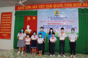 Chăm lo cho con công nhân tử vong hoặc nhiễm bệnh Covid-19 