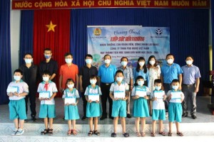 Công đoàn cơ sở Công ty TNHH Pou Hung Việt Nam: Trao 1.317 suất quà cho con công nhân 