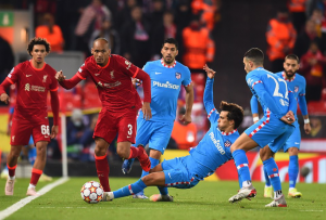 Luis Suarez mất bàn thắng ngày về Anfield, Liverpool vượt vòng bảng Champions League 