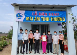 Hội LHPN xã Phước Ninh ra quân nâng cấp đường giao thông nông thôn 