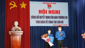 Trao quyết định chuẩn y phó Chủ tịch UBND huyện và Phó Bí thư Huyện đoàn 