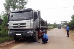 Tăng cường kiểm tra, kịp thời ngăn chặn tình trạng phương tiện chở quá tải 