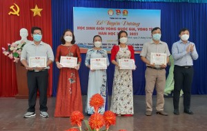 Tuyên dương học sinh gỏi năm học 2020- 2021 