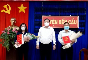 Bến Cầu công bố các Quyết định về công tác Cán bộ 