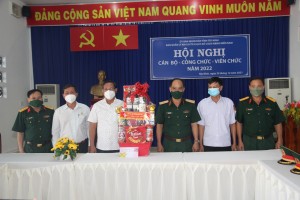 Thắp hương tưởng nhớ anh hùng liệt sĩ tại Căn cứ Trung ương Cục miền Nam 