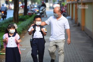 Trẻ mầm non, tiểu học TP.HCM ngày đầu được đến trường 