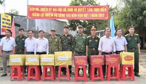 Thăm và tặng quà cho các lực lượng làm công tác vận động quần chúng tại Châu Thành - Báo Tây Ninh Online
