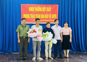 TP Tây Ninh: Khen thưởng đột xuất cho quần chúng có thành tích bắt giữ đối tượng cướp giật tài sản - Báo Tây Ninh Online