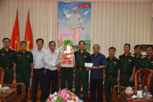 Công ty CP cao su Tây Ninh: Thăm, chúc tết LLVT tỉnh - Báo Tây Ninh Online