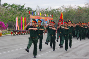 Tư lệnh Quân khu 7 dự chào cờ đầu năm năm 2023 và chúc tết cán bộ, chiến sĩ Sư đoàn 5 - Báo Tây Ninh Online