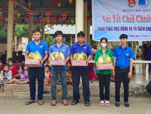 Huyện đoàn Châu Thành: Tổ chức chương trình vui tết Chol Chnam Thmay cho thiếu nhi xã Biên giới - Báo Tây Ninh Online