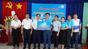 Công ty CP Xi măng Fico Tây Ninh: Tặng 2.500 bao xi măng cho thành phố Tây Ninh - Báo Tây Ninh Online