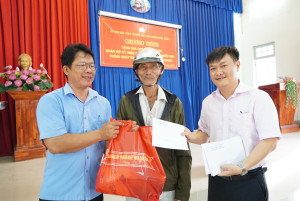 Châu Thành: Tặng 1.146 phần quà cho các hộ nghèo, hộ cận nghèo và hộ nghèo tỉnh