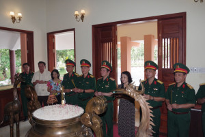 Thượng tướng Nguyễn Huy Hiệu, nguyên Thứ trưởng Bộ Quốc phòng thăm Sư đoàn 5
