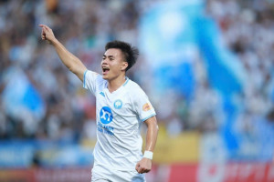 HLV Kim Sang-sik tìm ra tiền vệ mới cho tuyển Việt Nam