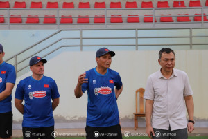 Lãnh đạo VFF động viên tinh thần đội tuyển nữ Việt Nam