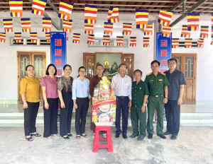 Huyện Dương Minh Châu: Thăm, chúc mừng các cơ sở Phật giáo nhân dịp Đại lễ Phật Đản