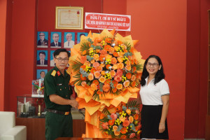 Sư đoàn 5 thăm, chúc mừng Báo Tây Ninh nhân kỷ niệm 100 năm Ngày Báo chí cách mạng Việt Nam
