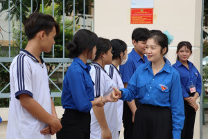 Ban Thường vụ Tỉnh đoàn thăm các đội hình Tiếp sức mùa thi kỳ thi tuyển sinh vào lớp 10 THPT năm học 2025-2026
