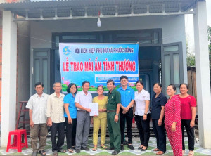 Các cấp Hội đồng hành cùng phụ nữ khó khăn và trẻ mồ côi