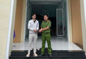 Nhặt được của rơi, trả người đánh mất