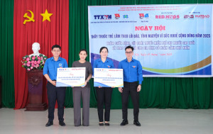 Lan tỏa nghĩa tình tại Ngày hội Thầy thuốc trẻ làm theo lời Bác